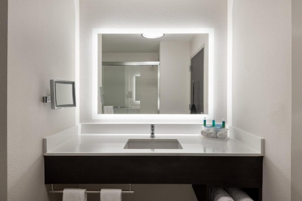 Holiday Inn Express & Suites Lakeland South Image 24