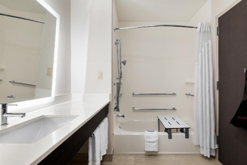Holiday Inn Express & Suites Lakeland South image 34